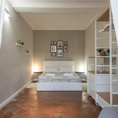 Old Town Apartment *