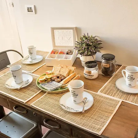 Old Town Apartment *