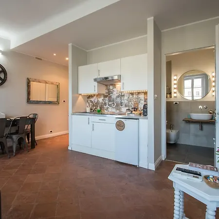 Old Town Apartment *