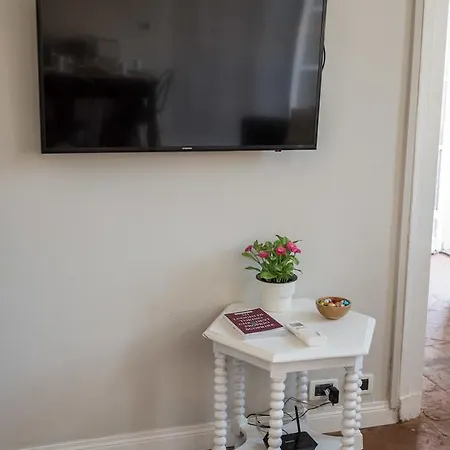Old Town Apartment *